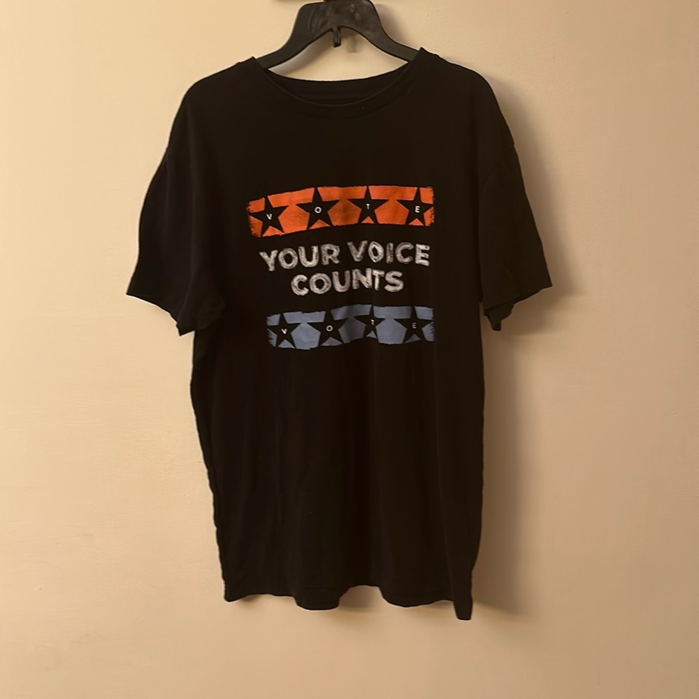 black casual teeshirt